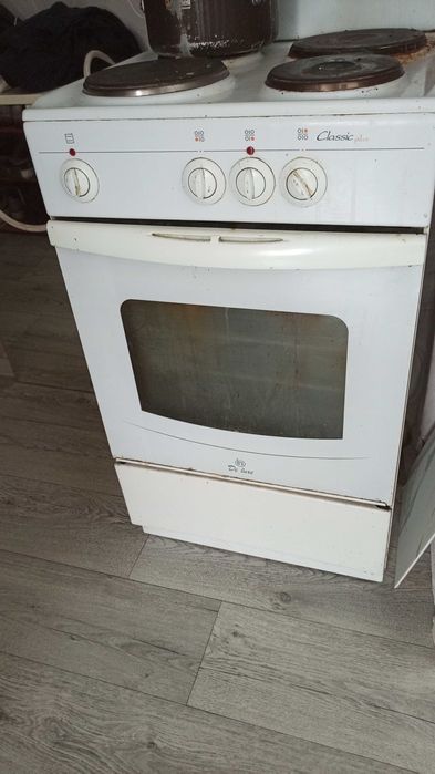 Продам плиту электрическую на 220В