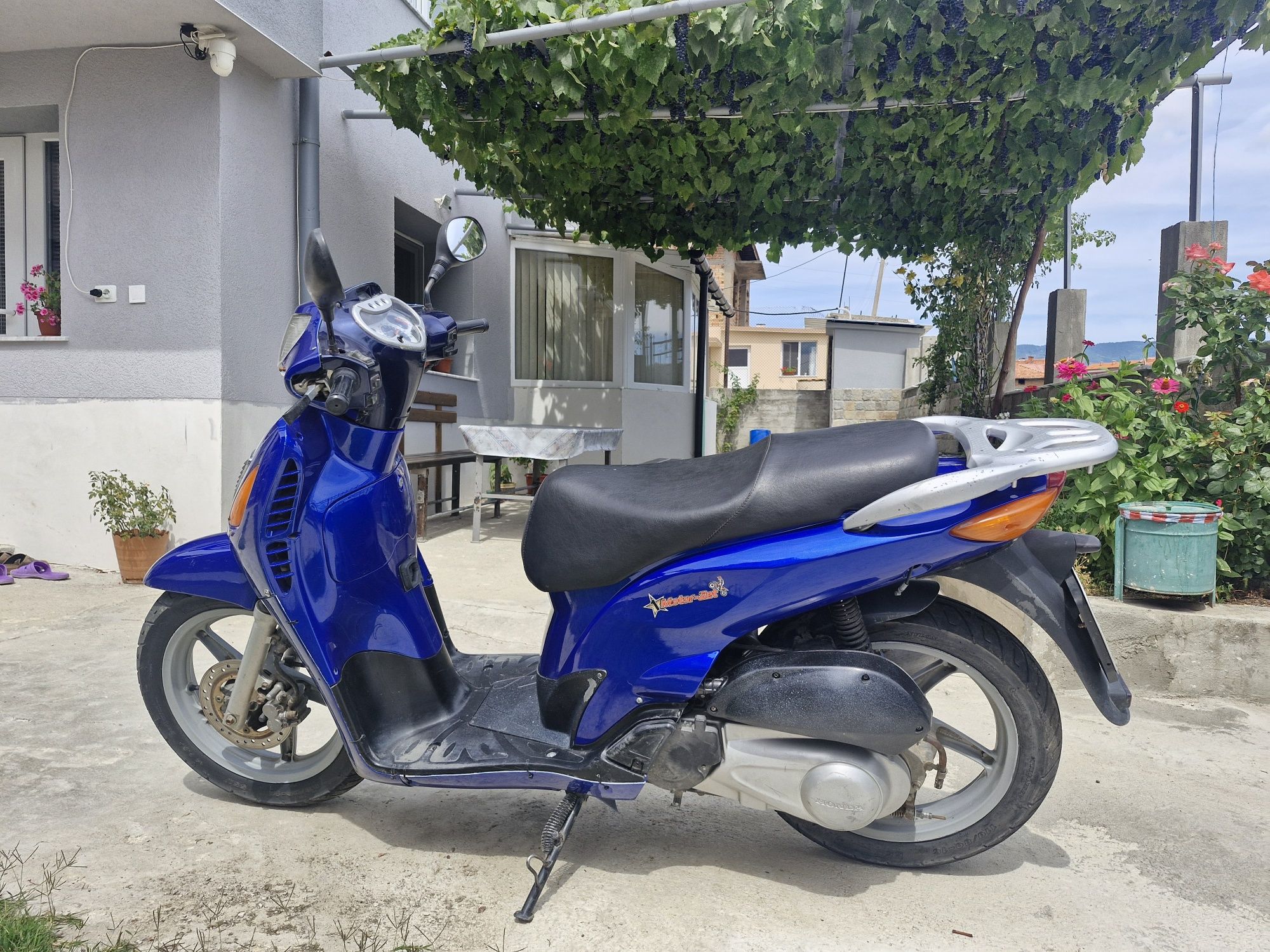 Продавам Honda sh150