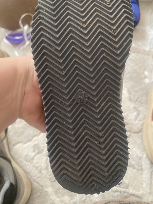 Кроссовки 27 размер по 50 000