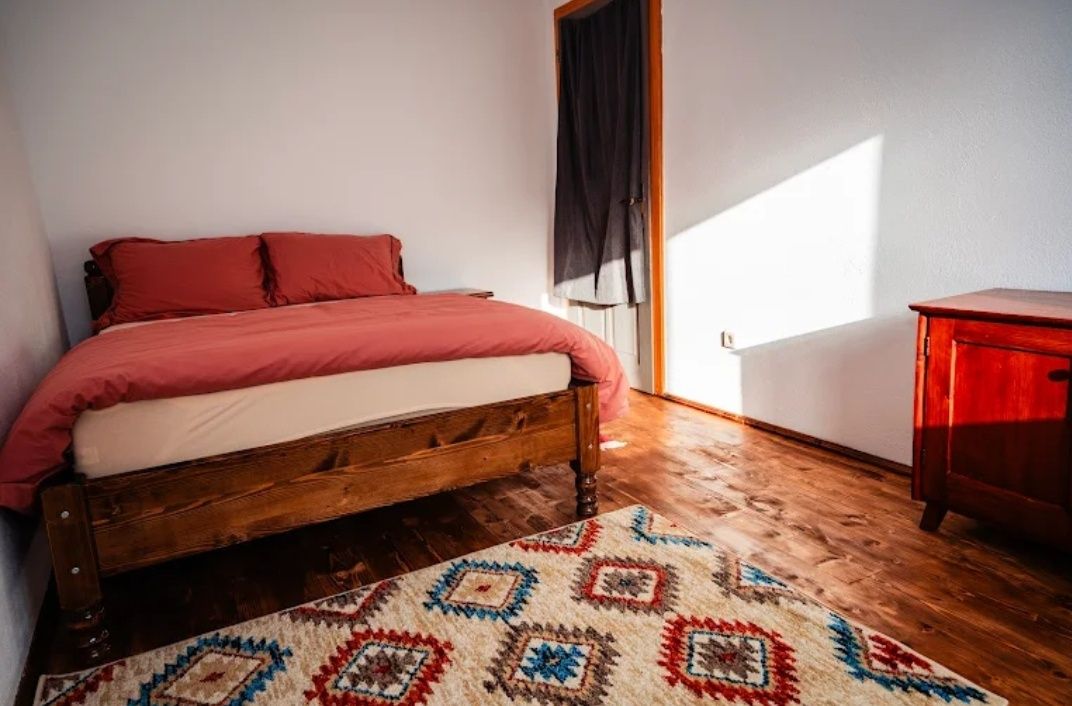 Închiriez camere