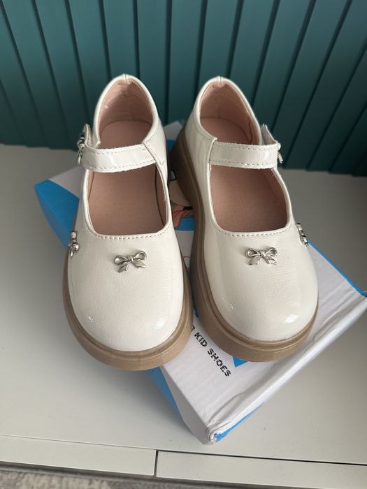 Продам сандалики для девочки 32 размер. Производство Китай