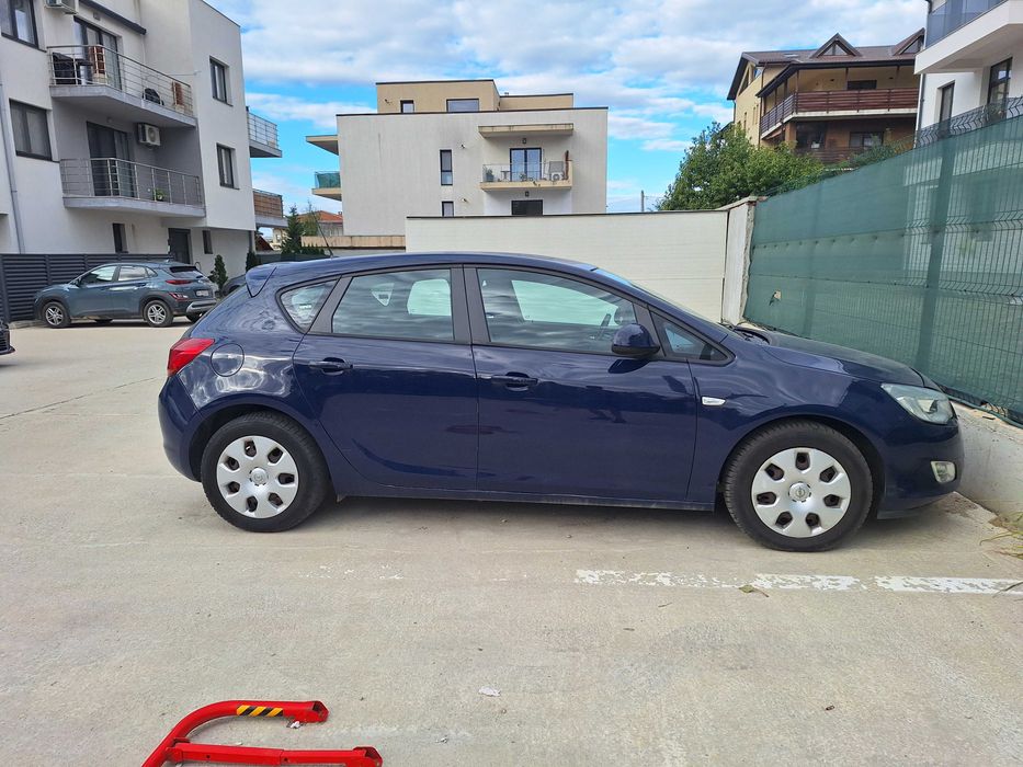 Opel Astra J hatchback - An 2012 - 1.3 CDTI – 198.000 km