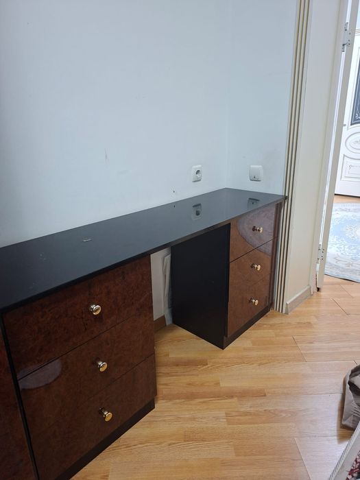 Продоётся шкаф  с туалетным столиком.