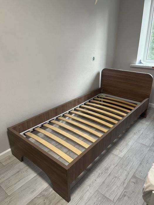 Продам качественную кровать мдф 200х90, цвет орех.