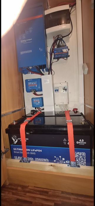 Vând două baterii Litiu Fier Fosfat LiFePo4 Ultimatron 200 Ah in Garan