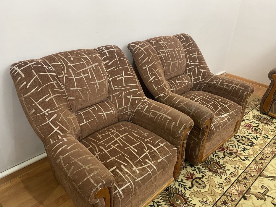 диван с двумя креслами