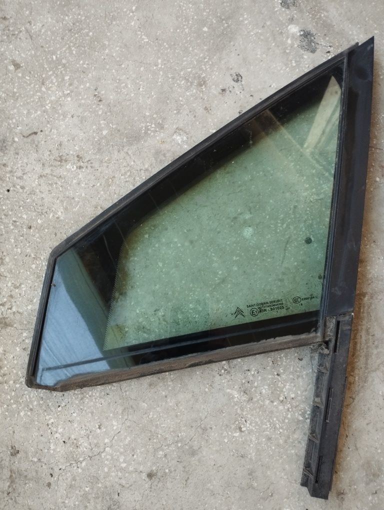 Dezmembrez (piese) Citroen C4 coupe .
