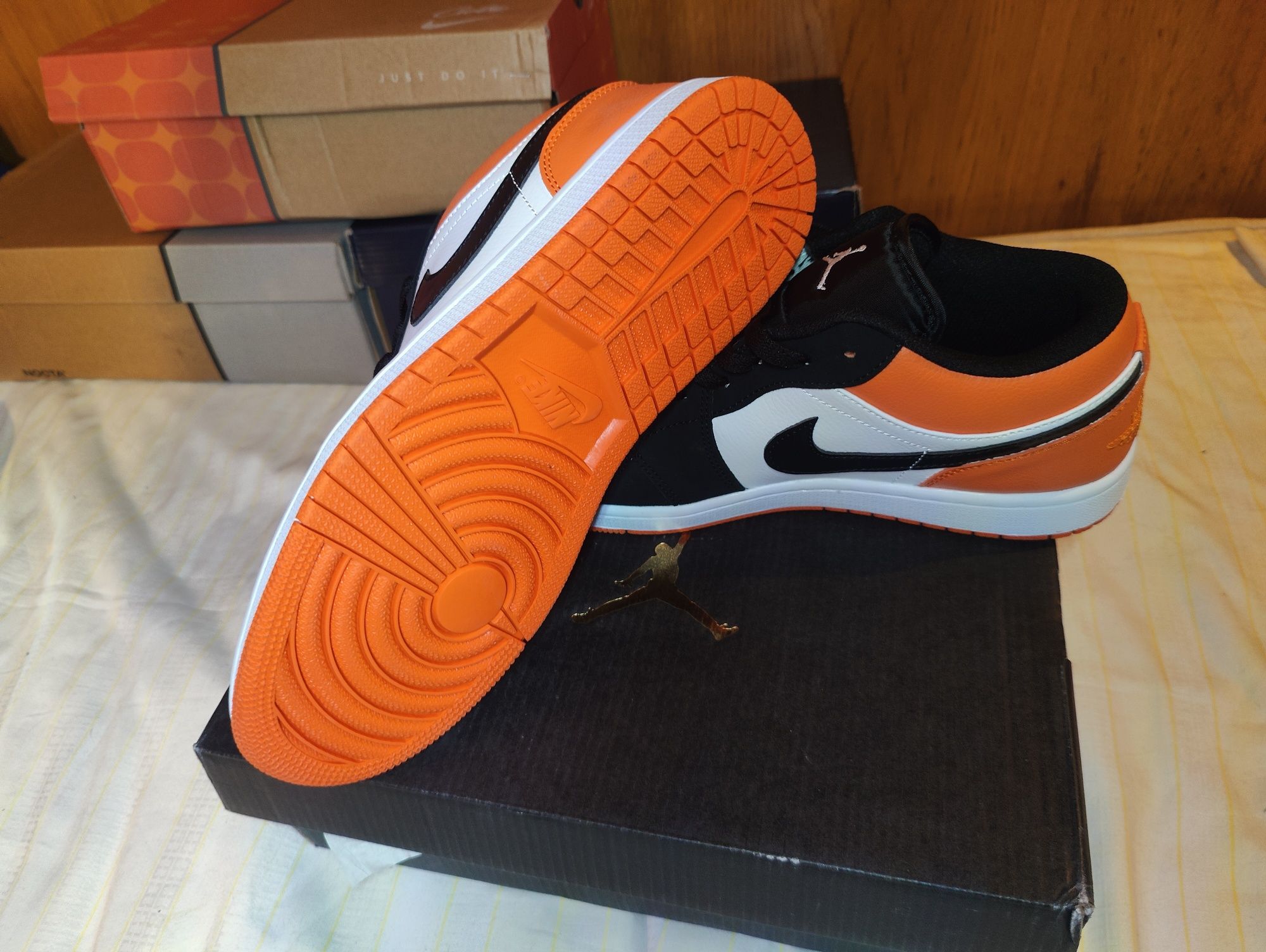 Air Jordan 1 Low Shattered Backboard  44