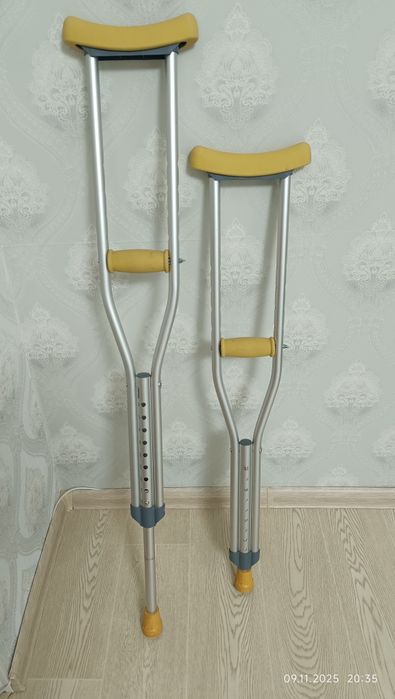 Продам детские кКостыли б/у в хорошем состоянии