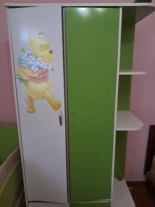 Bolalar uchun kravat va shkaf