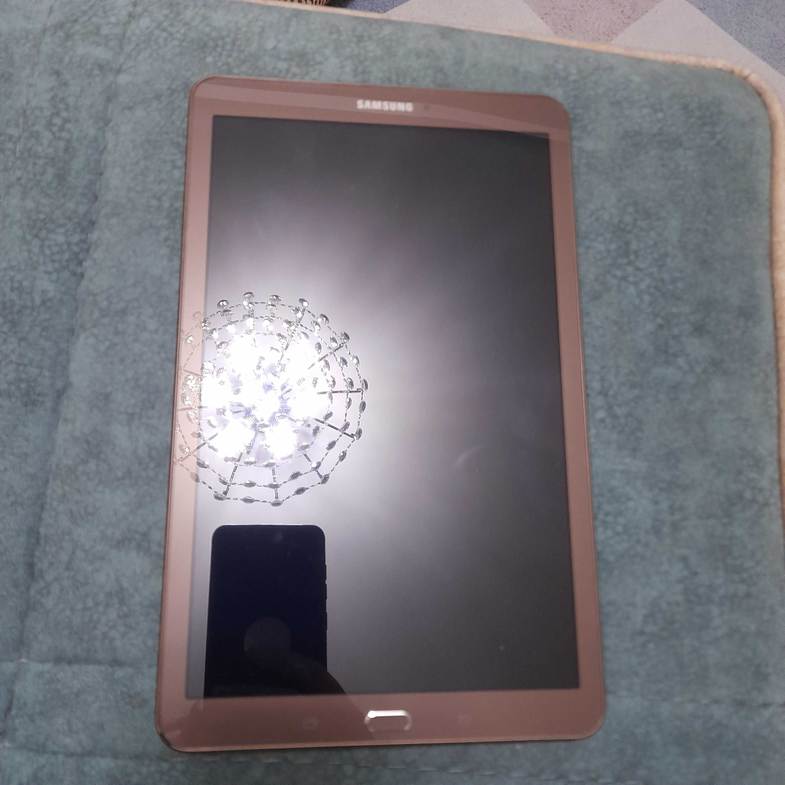 Планшет Samsung Galaxy Tab E