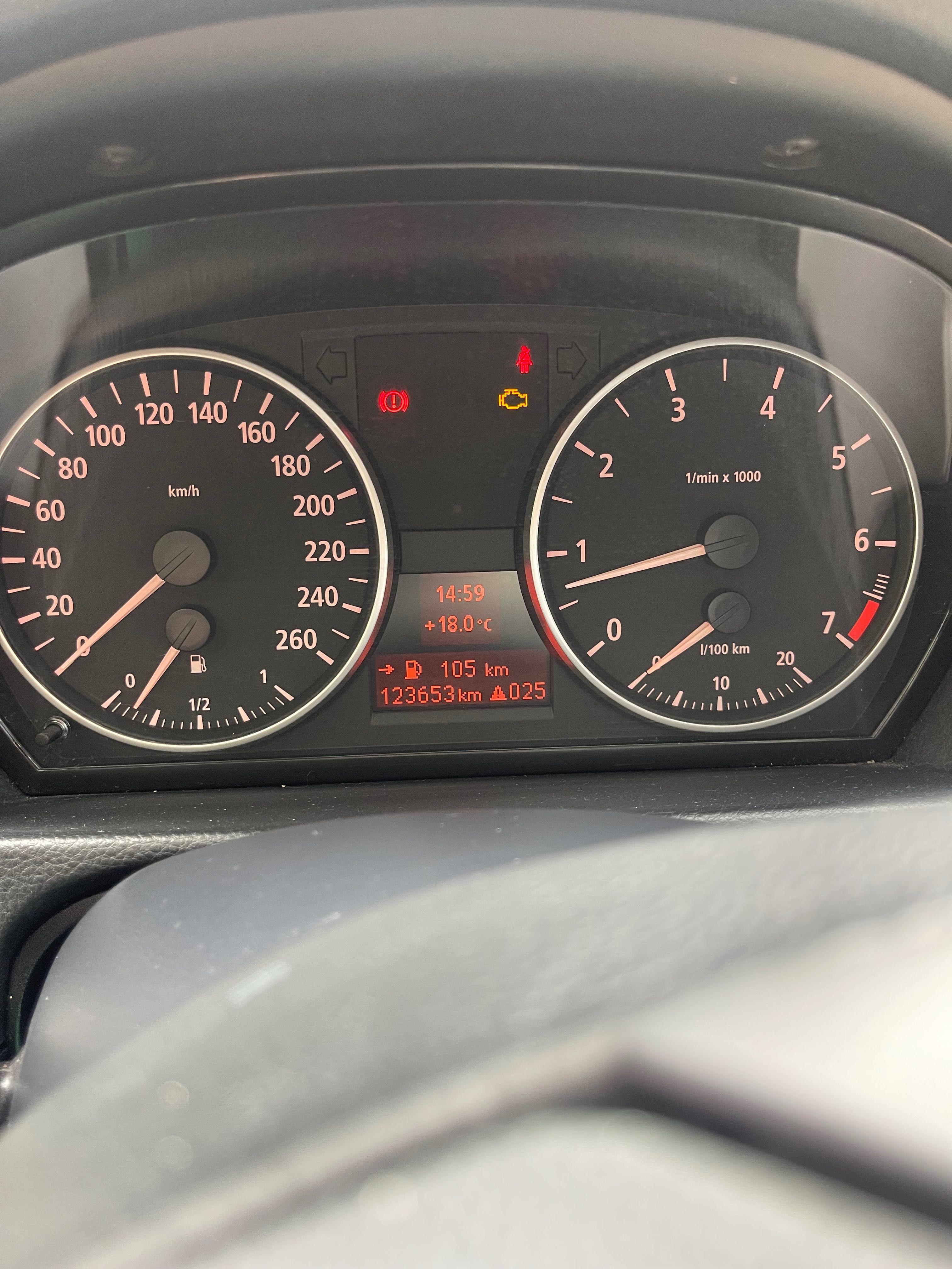 Продавам BMW 320I