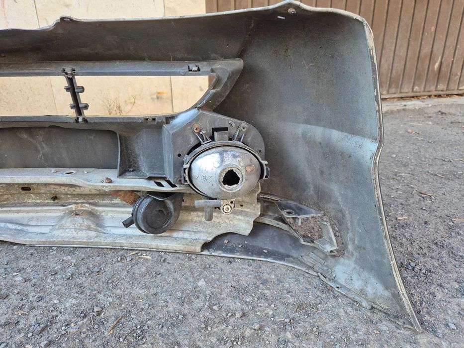 Подарявам предна броня от BMW Е46 330xi