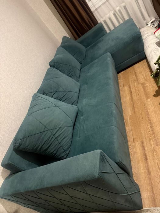 Отличный диван в хорошем состоянии.