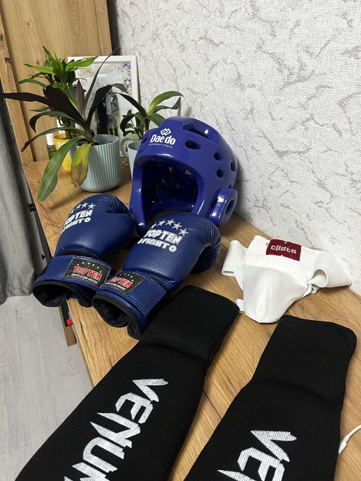 Шлем, перчатки, футы, бандаж