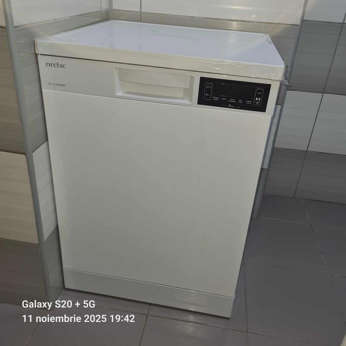 Vând mașină de spălat vase