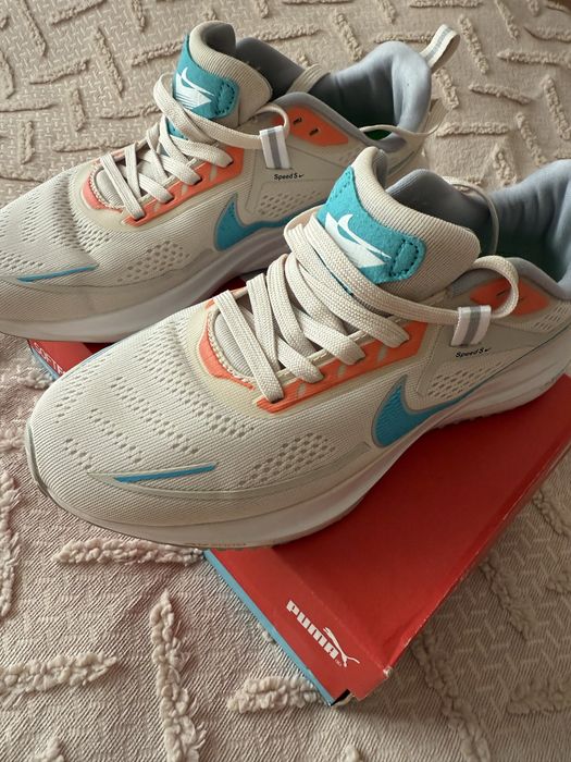 Продается nike кроссовки