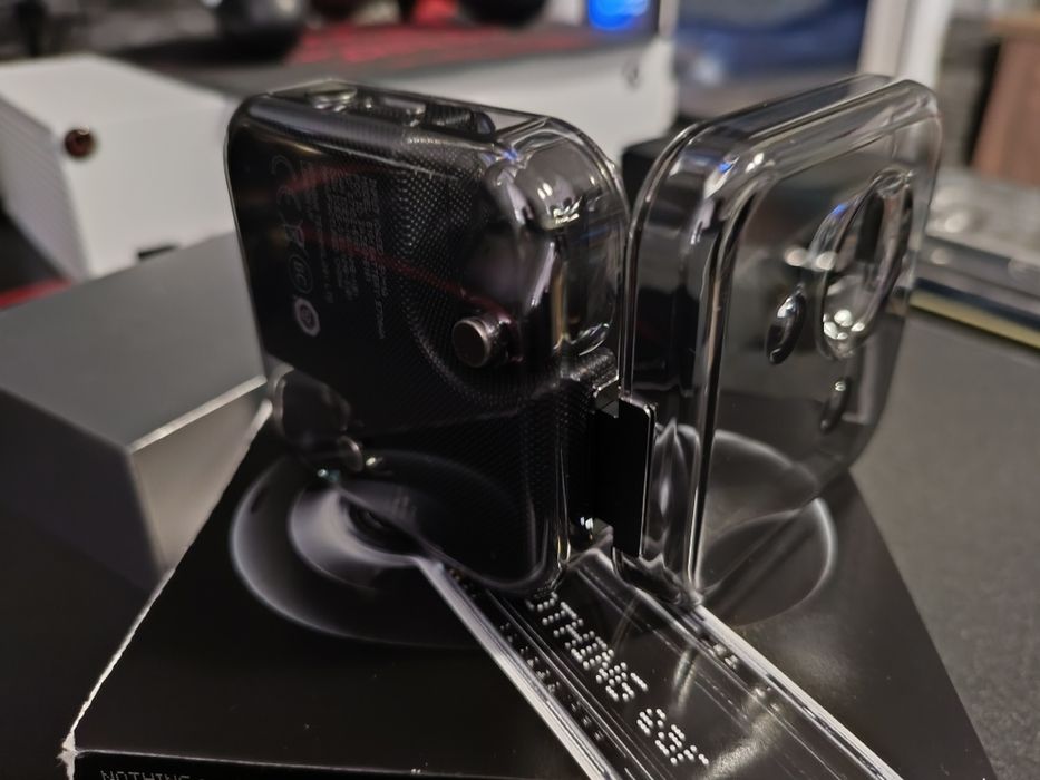 Casti Nothing Ear 1 ( încărcare cablu sau wierless )