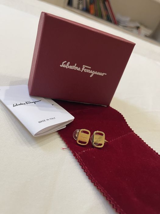 Продам Серьги-клипсы Salvatore Ferragamo