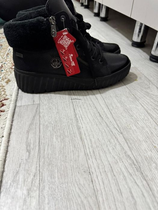 Продам обувь срочно 35000 тг