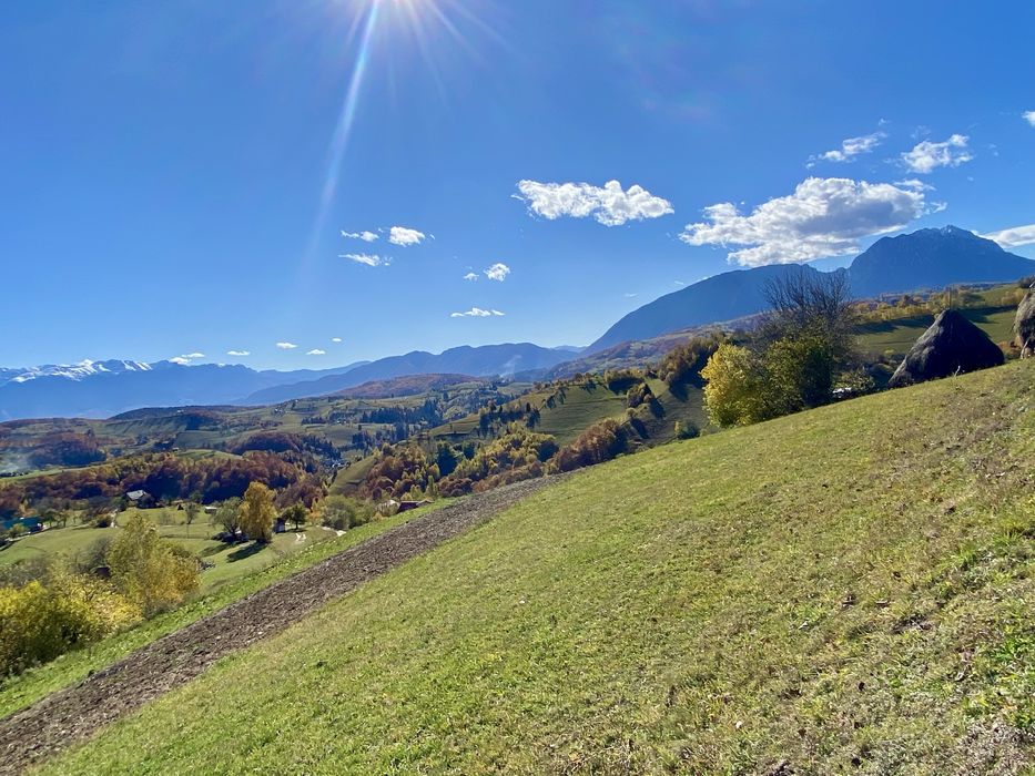 Vand teren intravilan cu priveliste deosebita