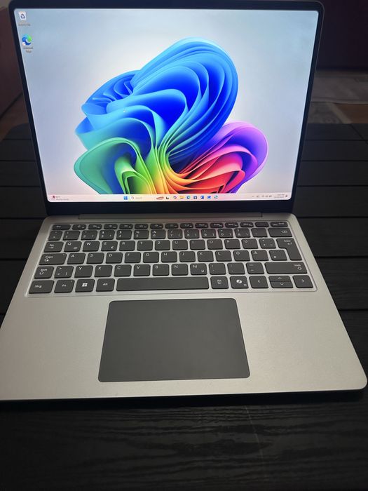 Surface Laptop Copilot + PC 13" Snapdragon X Plus 16GB/512GB