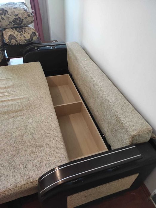 Canapea Extensibila cu Spatiu Depozitare si Perne