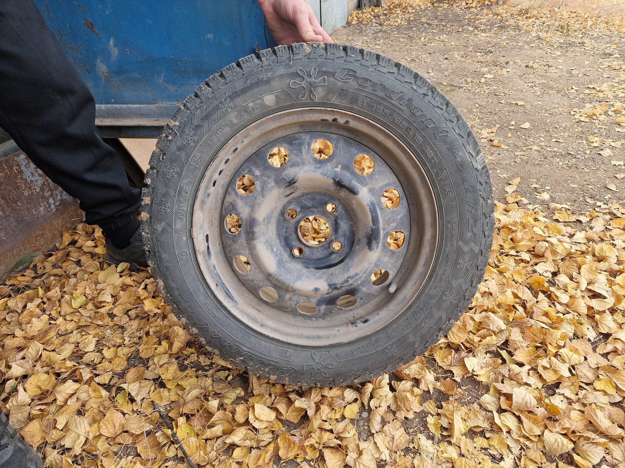 Продам зимние шины с дисками