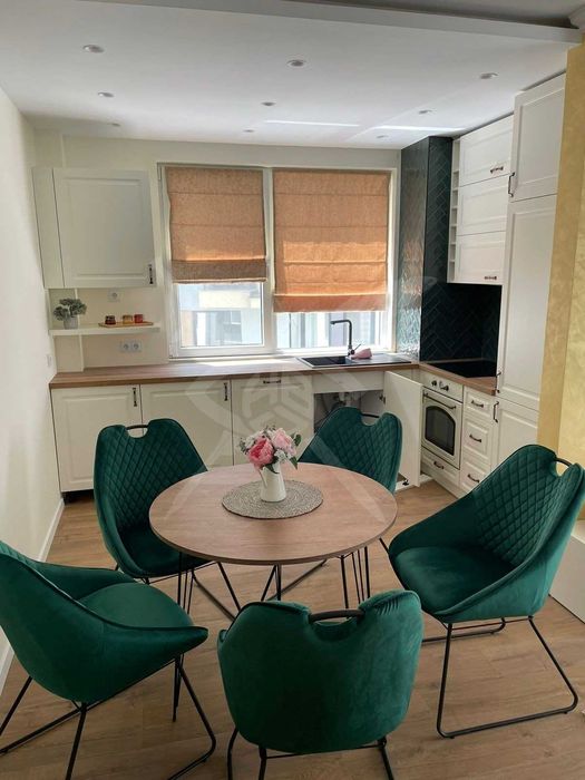 Тристаен апартамент под наем с паркомясто в Христо Смирненски 144227