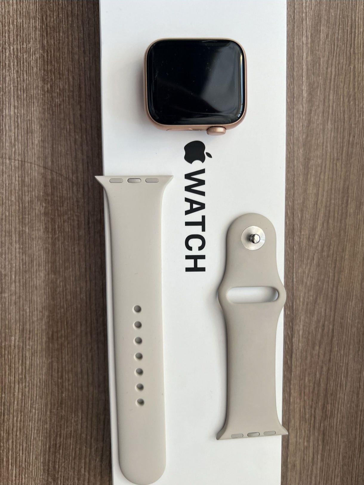 Продам Apple Watch SE 40mm