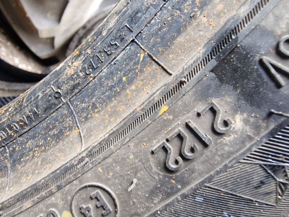 Anvelope 215/55R17 marca Semperit, M +S, DOT 2022,7 mm