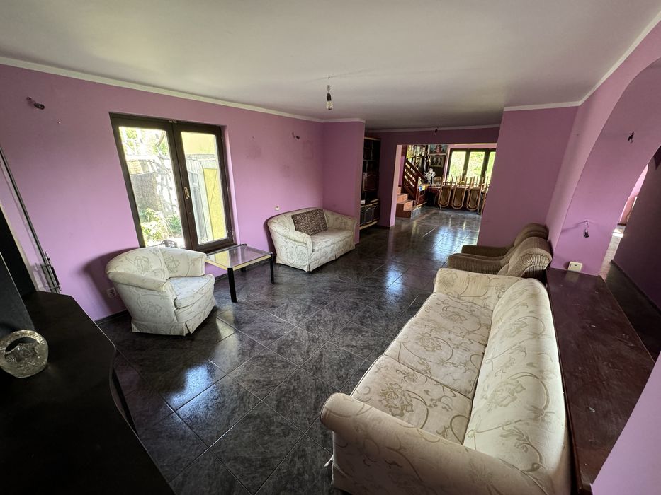 Casa, 330 mp si 1300 mp teren, Plopeni