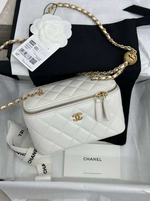 Geanta Chanel-piele naturală 100% Cod autenticitate interior