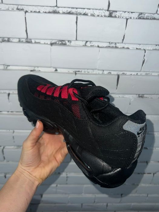 Nike Air Max 95 black red