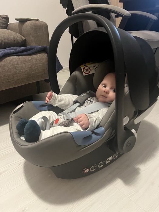 Vând scoica Cybex Atom m