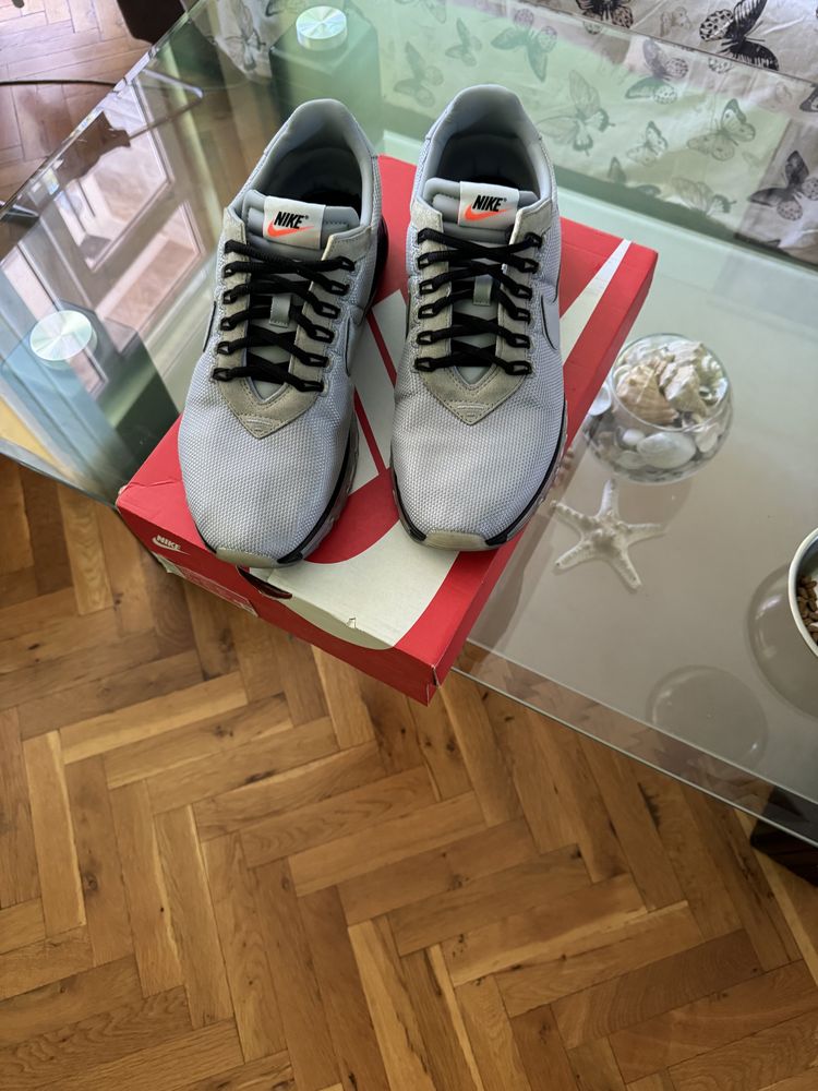 Маратонки на бранда Nike