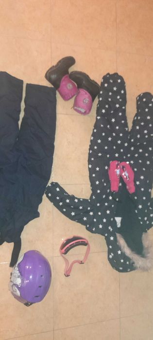 Топло зимно облекло и стилна ски екипировка за деца