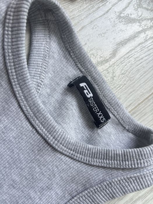 Рокля в бяло и сиво