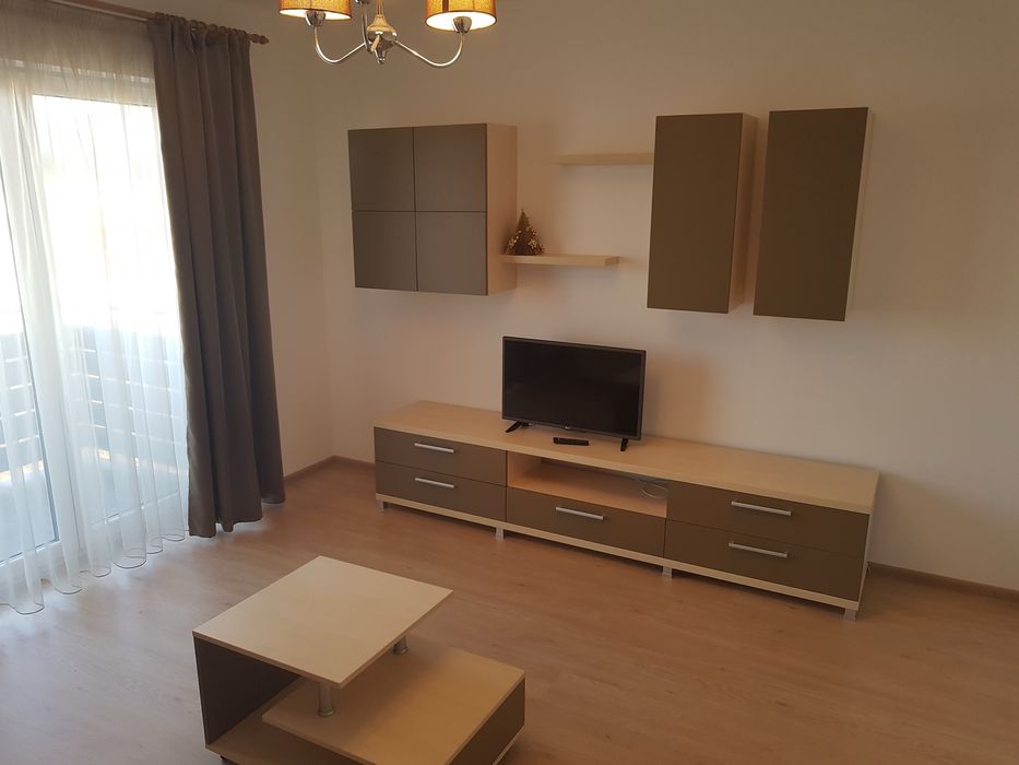 Particular închiriez apartament cu 2 camere în Avangarden 3