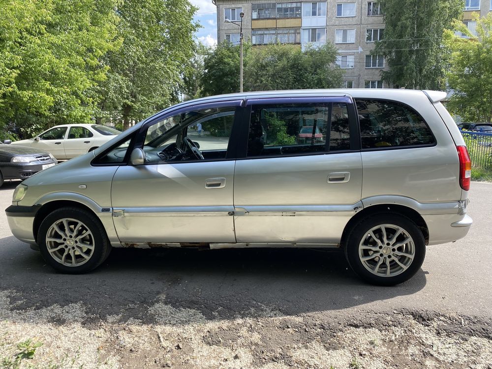 Subaru Traviq 2001 год 2.2 автомат