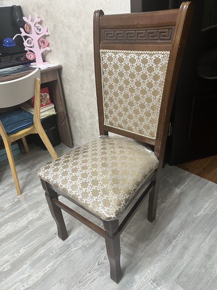 Продам стулья деревянные