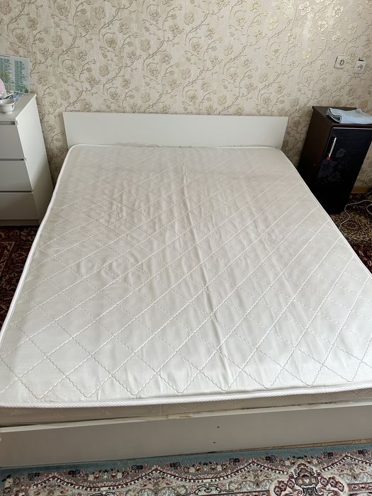 2 -х спальный кровать + большая тумбо