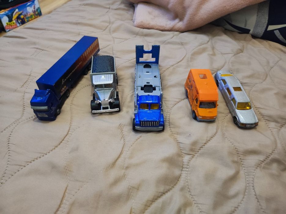 Метални        колички