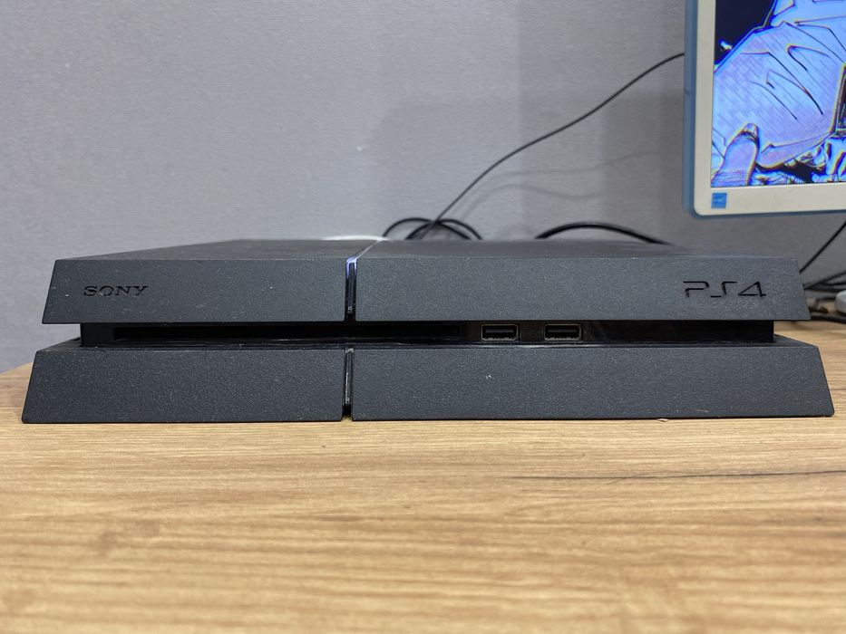 Продам Playstation 4