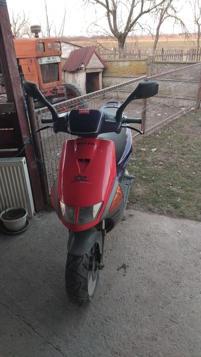 Vând un scuter aprilia