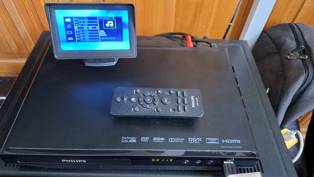 DVD player Philips DVP3990/58 cu USB, HDMI și telecomandă