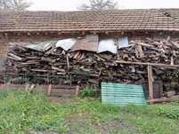 Дърва от стар покрив