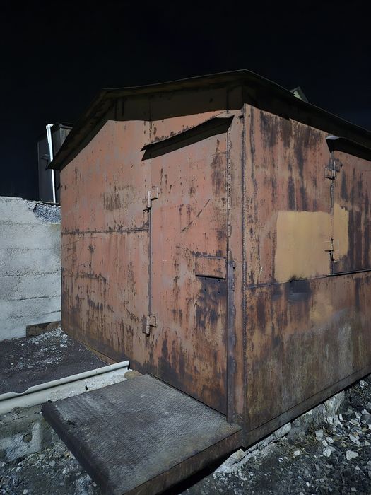 Продаю железную будку