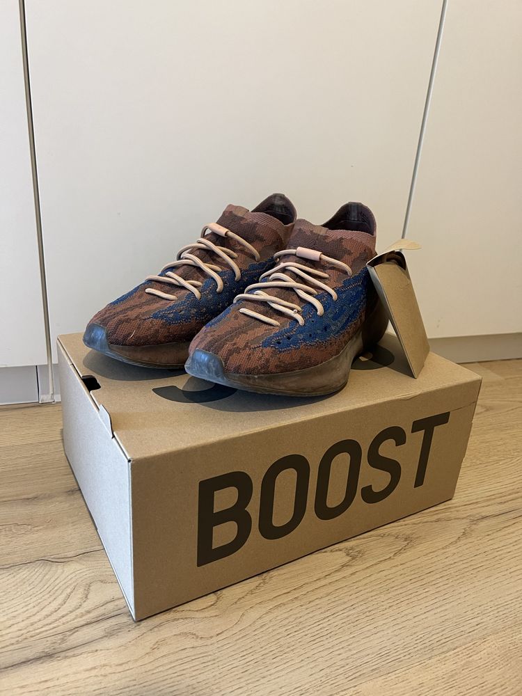 Нови обувки Yeezy Boost 380
