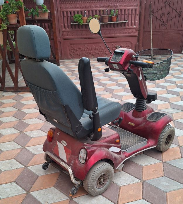 Vând scuter electric pentru bătrâni.